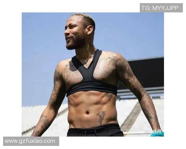 拥有十块腹肌的足球巨星是谁 他的训练秘诀与身体管理全揭秘