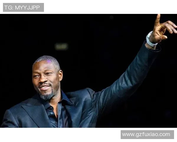 足球断腿球星的坚韧人生 从伤痛中崛起的传奇故事